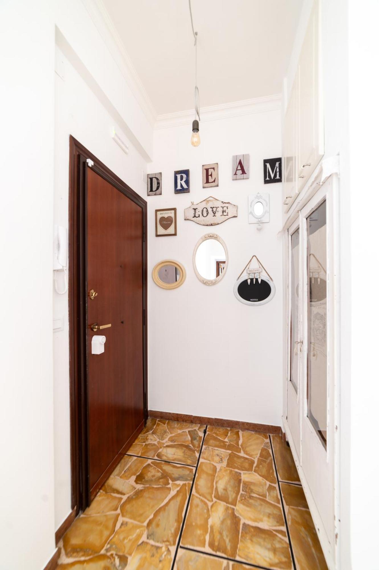 Apartment 15 Minutes From The Center Rom